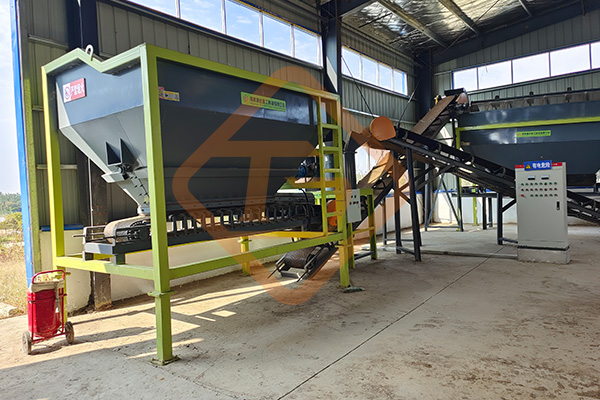 有機(jī)肥鏟車喂料機(jī)