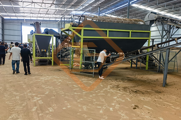 有機(jī)肥鏟車喂料機(jī)